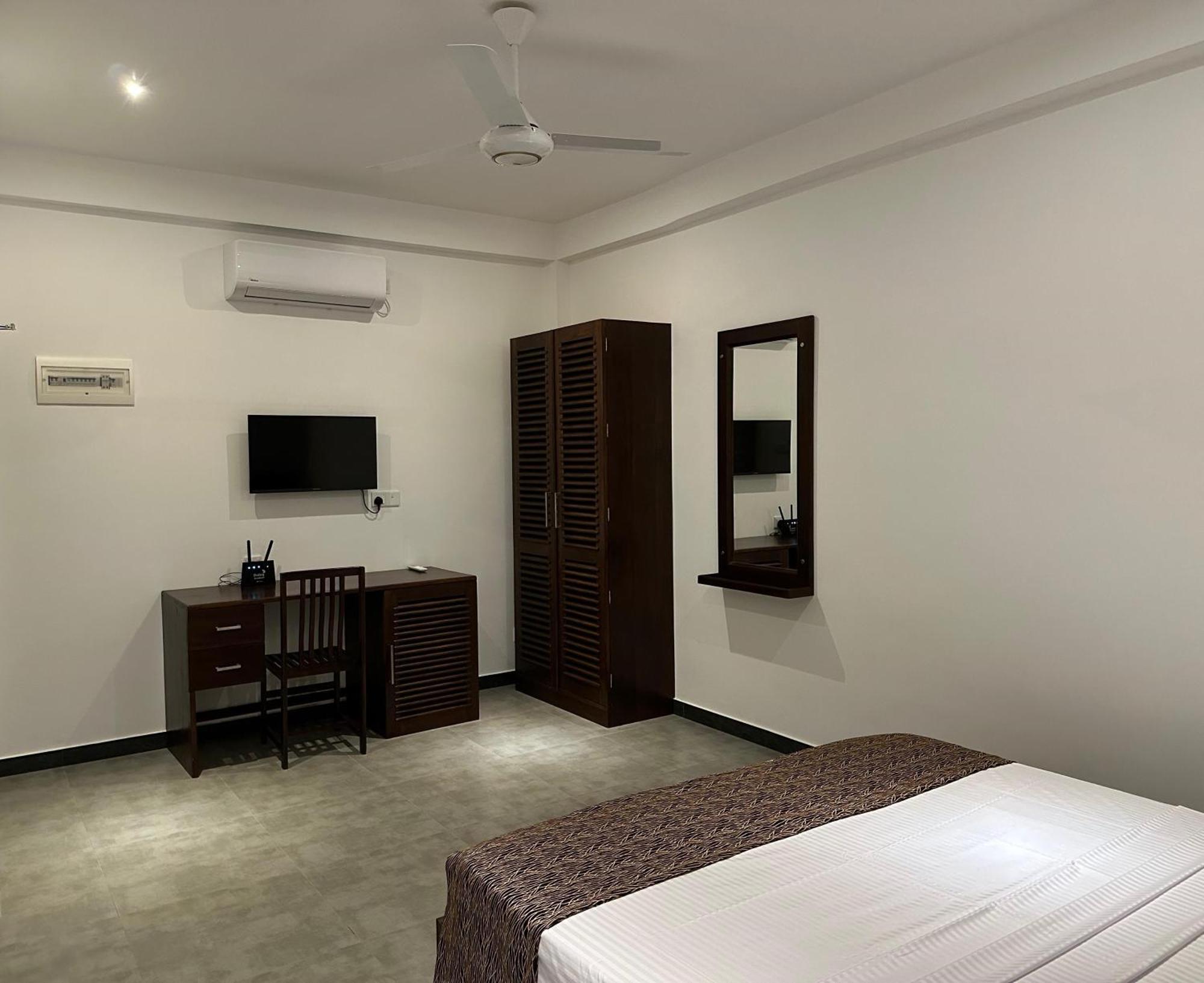 Hotel Cocos Polhena Matara Esterno foto