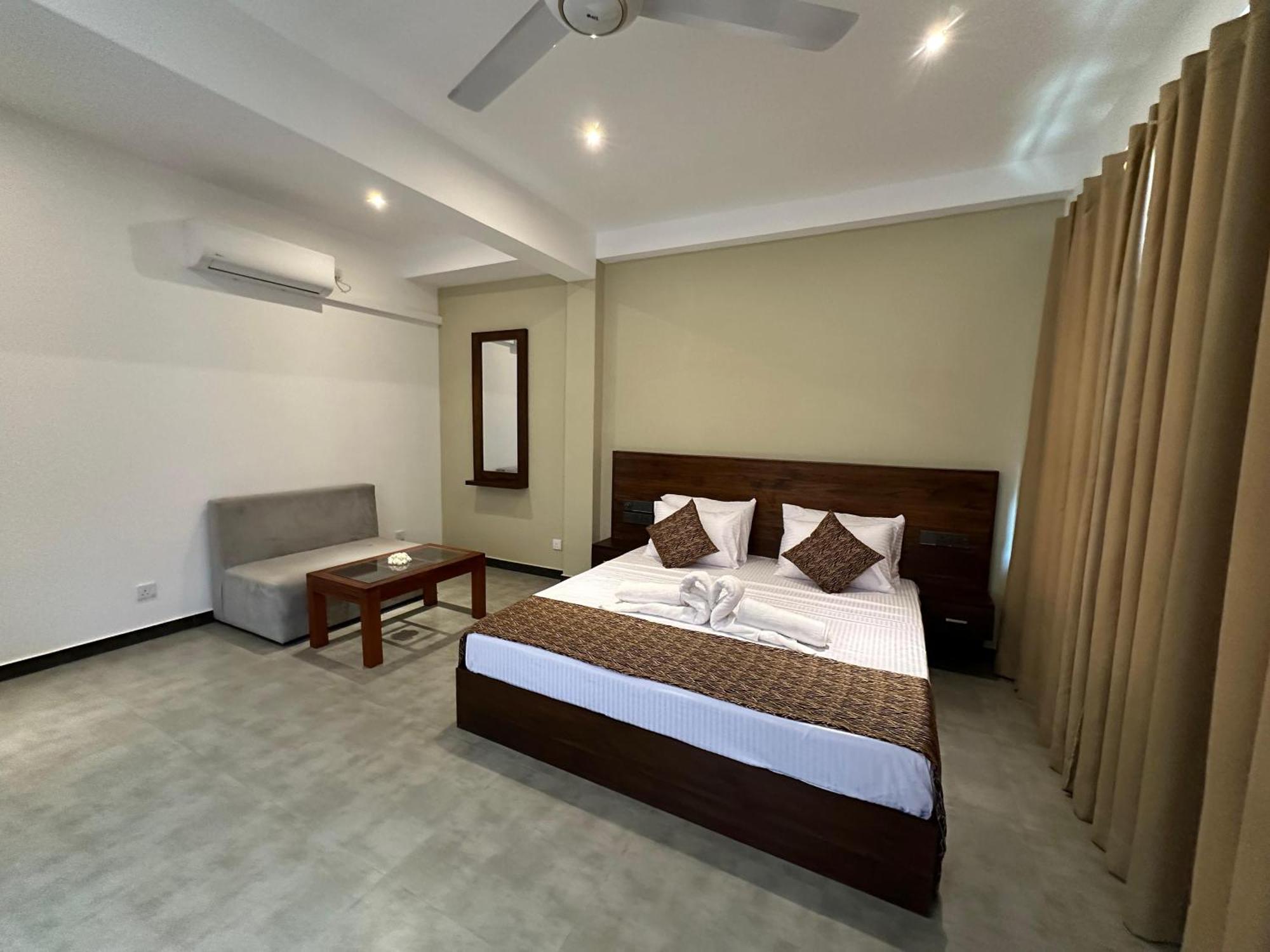 Hotel Cocos Polhena Matara Esterno foto
