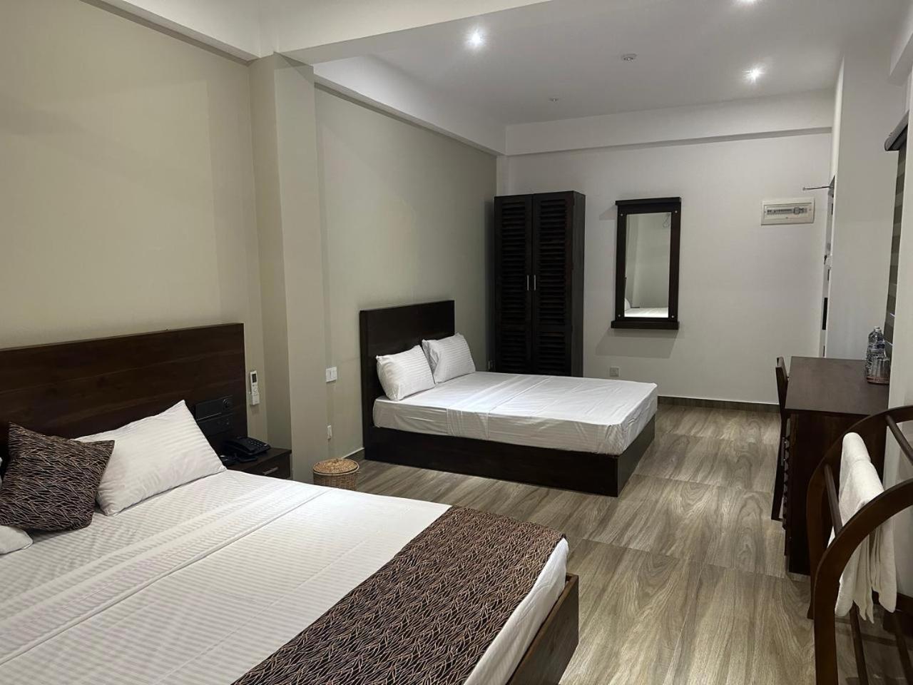 Hotel Cocos Polhena Matara Esterno foto